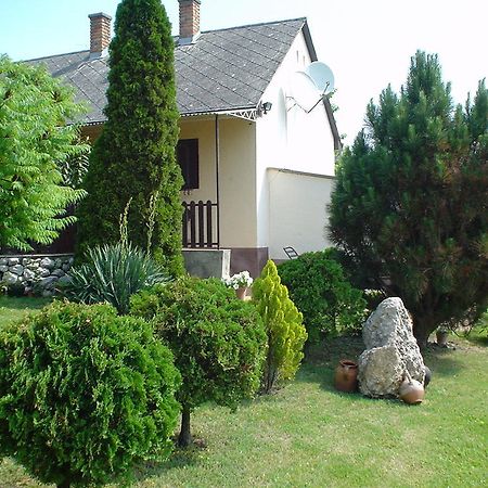 Oeroekzoeld Apartmanok Balatonfenyves Buitenkant foto