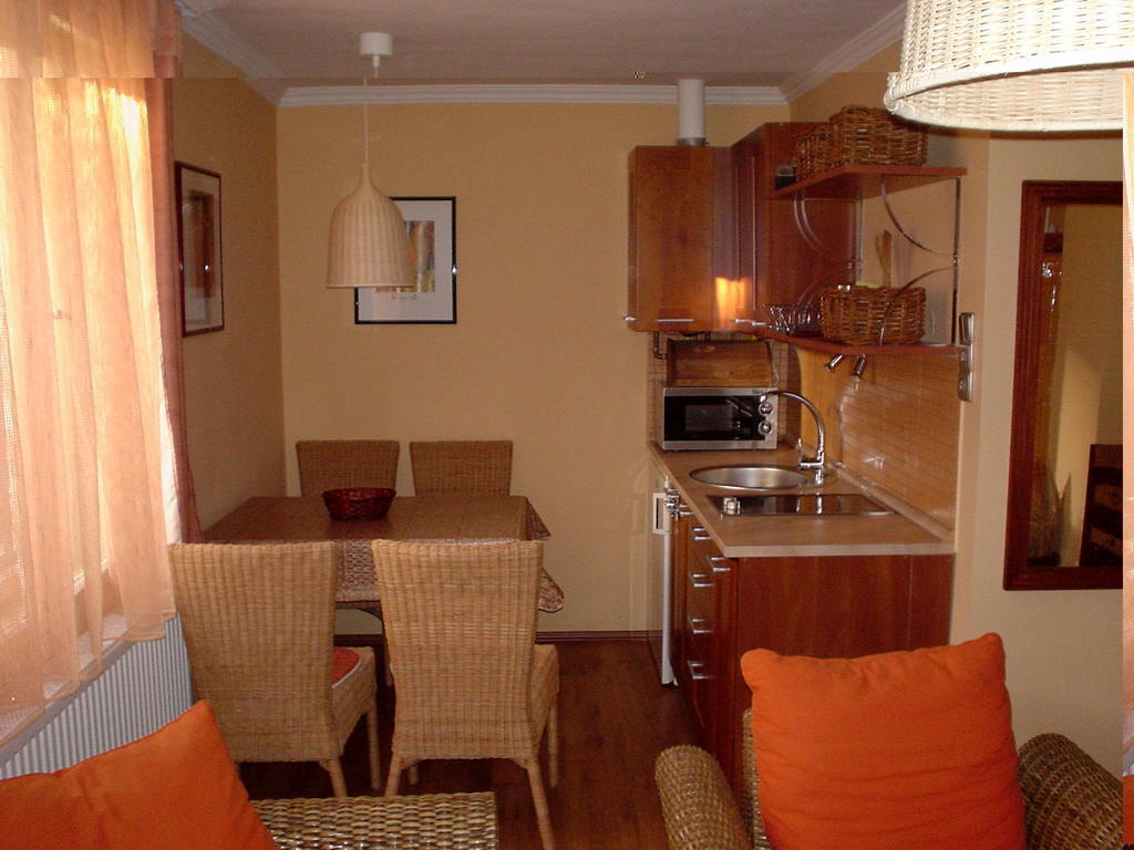 Oeroekzoeld Apartmanok Balatonfenyves Kamer foto