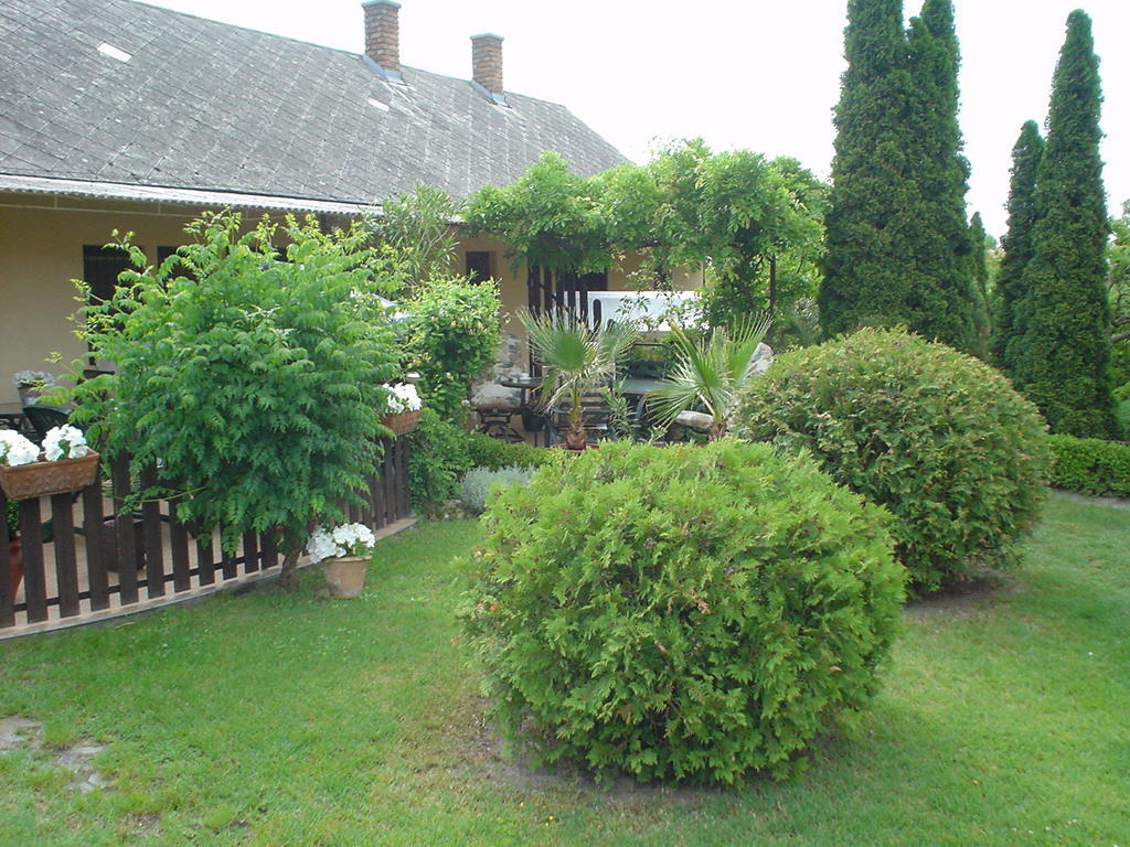 Oeroekzoeld Apartmanok Balatonfenyves Buitenkant foto
